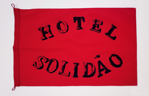 Hotel Solidão, bandeira