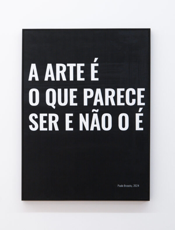 A arte é o que parece ser e não o é